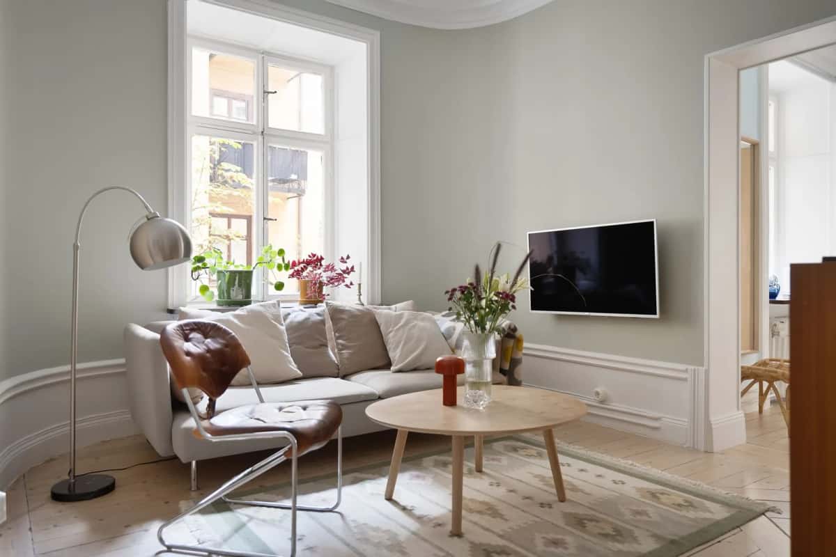 Salon d'un appartement scandinave meublé, typique d'un logement à assurer au Danemark
