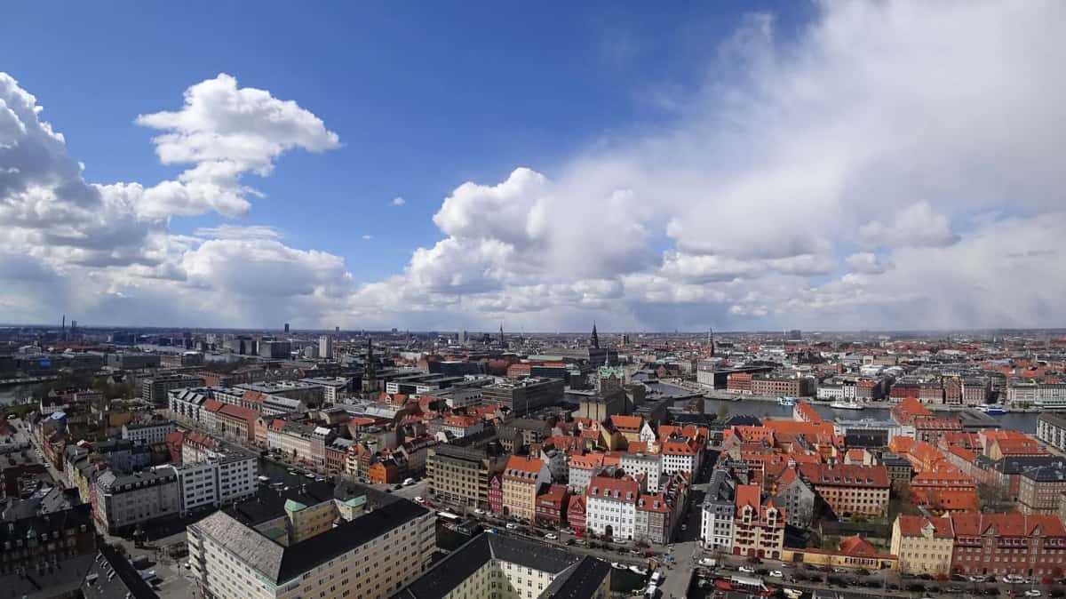 Vue aérienne des toits et des quartiers de Copenhague au Danemark